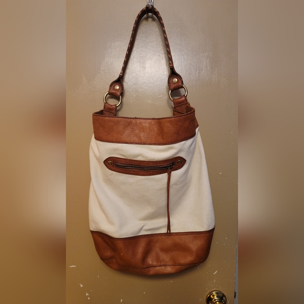 Elegant Tan and Cream Shoulder Bag